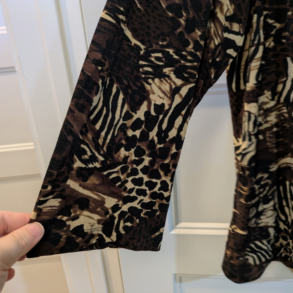 🔴 3/$15 Briggs New York Brown Animal Print Blouse - Picture 5 of 11